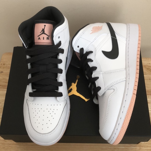 💖🖤NIKE AIR JORDAN 1 MID GS SNEAKERS🖤💖 - Picture 6 of 13